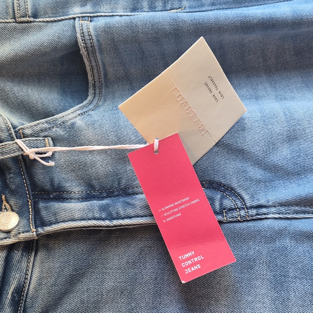 NWT High Rise, Wide Leg Women's Jeans - Picture 5 of 6